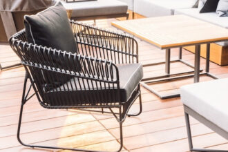 Salon de jardin en métal : quel matériau choisir pour son espace extérieur ?